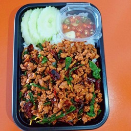 ข้าวผัดกะเพราเนื้อสับ