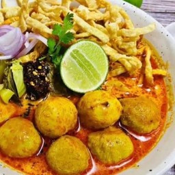 ข้าวซอยลูกชิ้นปั้นสด