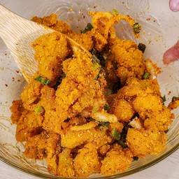 ข้าวยำไก่เเซ่บ