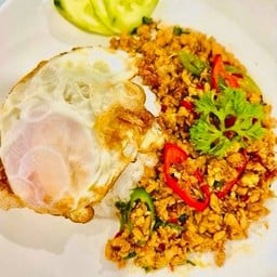 ข้าวกะเพราไก่+ไข่ดาว (ข้าวญี่ปุ่น)