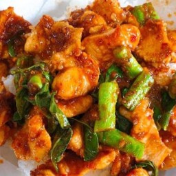 พริกแกงไก่ราดข้าว