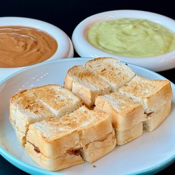 ขนมปังปิ้ง+สังขยาใบเตย