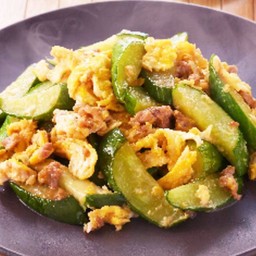แตงกวาผัดไข่