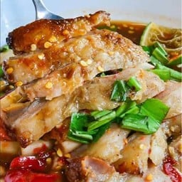 ยำเหลาคอหมูย่าง