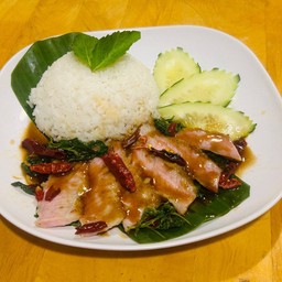 กะเพราคอหมูคุโรบุตะย่าง ราดข้าว