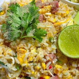 ข้าวผัดแหนม (Delivery)