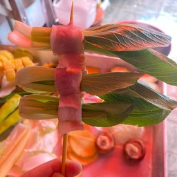 เบคอนพันผักกวางตุ้ง
