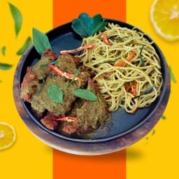 สปาเก็ตตี้ซอสเขียวหวานสเต็กไก่กรอบ