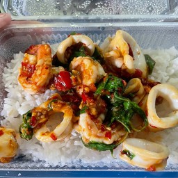 ข้าวกะเพรา (กุ้ง+ปลาหมึก)