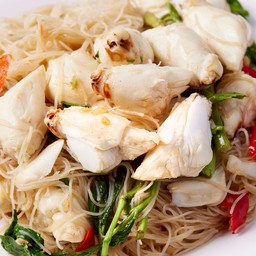 หมี่ผัดกระเฉดปูโบ้