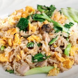 ข้าวผัดปลาเค็ม (Delivery)