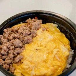 เมนูผัดน้ำมันหอยราดข้าว+ไข่ข้น 1 ฟอง