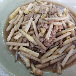 ผัดไหลบัวหมูสับราดข้าว