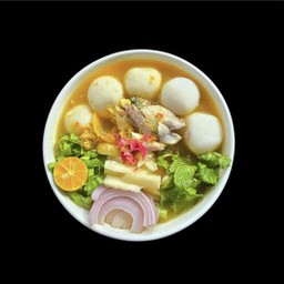 ซุปอซัมลักซากับลูกชิ้นปลาจัมโบ้