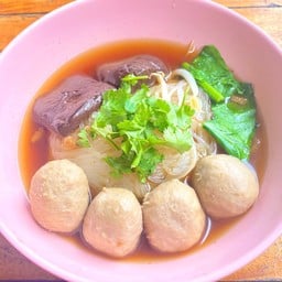 ก๋วยเตี๋ยวลูกชิ้นเป็ด พิเศษ