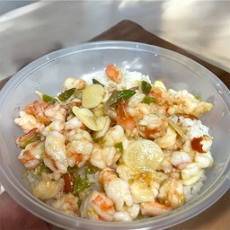 ข้าวหน้า กุ้งผัดพริกกะเทียม