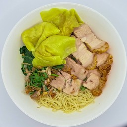 บะหมี่เกี๊ยวหมูกรอบ