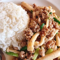 ข้าวราดผัดเห็ดน้ำมันหอย