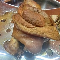 ขาหมูยกขา 2 ขา