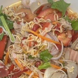 ยำยำช้างน้อย&กะเพราพริกแห้ง