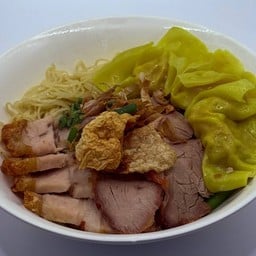 บะหมี่เกี๊ยวหมูแดง+หมูกรอบ