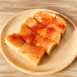 ขนมปังปิ้ง แยมสตรอว์เบอร์รี่