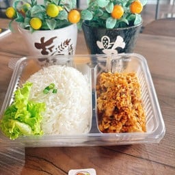 ข้าวไก่สับผัดซอสกระเทียม