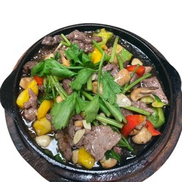 เนื้อนกกระจอกเทศผัดพริกไทยดำ