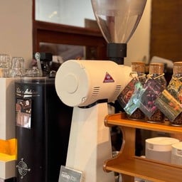ร้านใช้เครื่องบดเมล็ดกาแฟระดับโลก Mahlkonig EK และVictoria Arduino