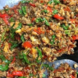 กะเพรากบสับพริกแห้ง(กับข้าว)