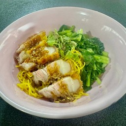 บะหมี่  หมูกรอบ 2 ก้อน