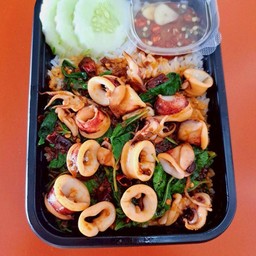 ข้าวผัดกะเพราปลาหมึก
