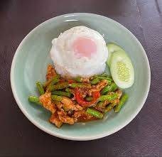 ข้าวพริกเผาหมูชิ้น