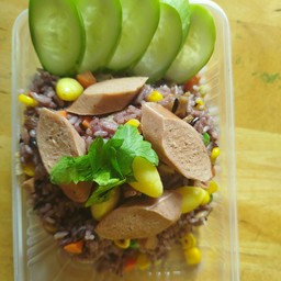 ข้าวผัดธัญพืชไส้กรอก