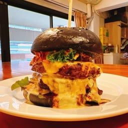 เบอร์เกอร์ดับเบิ้ลเนื้อวัวดรายเอจ