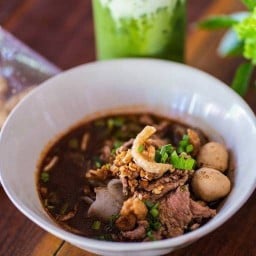 เกาเหลาเรือหมูน้ำตก