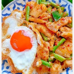 พริกแกงหมูราดข้าว