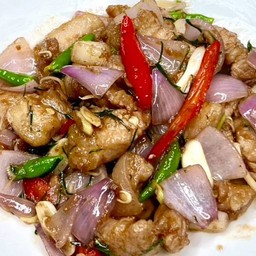 ข้าวหมูสามชั้นผัดกระปิ