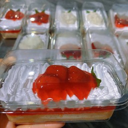 เค้กใบเตย สตอเบอรี่