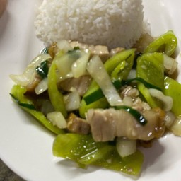 ข้าวพริกหยวกหมูกรอบ