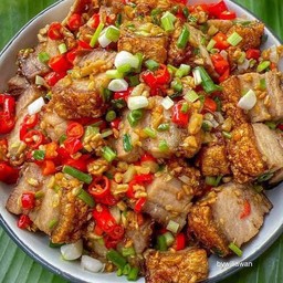 หมูกรอบคั่วพริกเกลือ (กับข้าว)