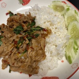 ข้าวกระเพราหมูสามชั้นสไลด์