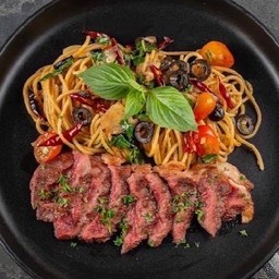 สปาเกตตีพริกแห้ง เนื้อย่างพิคานย่าเบิร์ไฟ