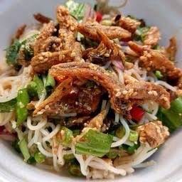 ยำขนมจีนปลากรอบ