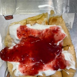 ปังก้อนครีมสดฮอกไกโด+ซอสสตอเบอร์รี่