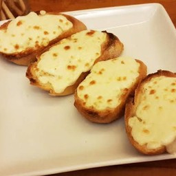 Garlic bread with cheese (6pcs)