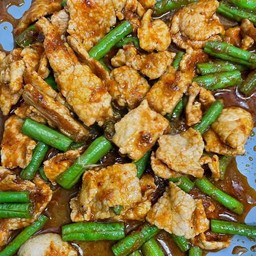 ผัดพริกแกงไก่