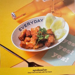 หมูสานชั้นทอดน้ำปลา