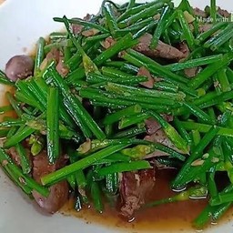 ดอกกุ้ยช่าย ผัดเครื่องในไก่