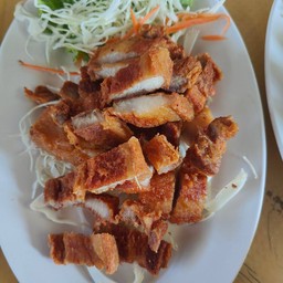 สามชั้นทอดน้ำปลา